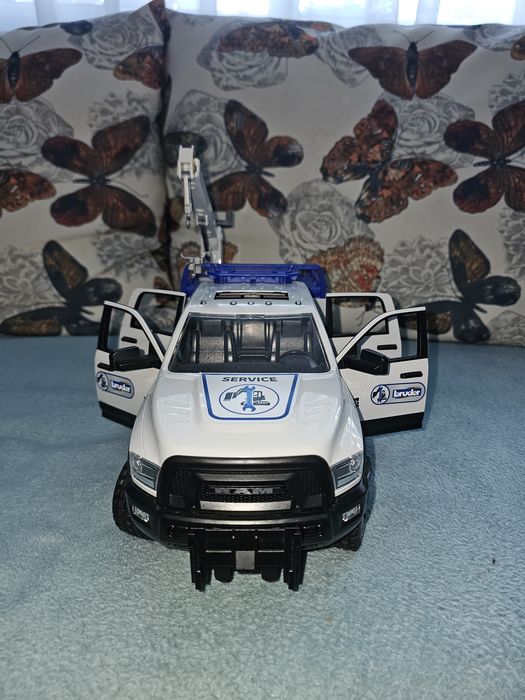 Mașină de serviciu cu far rotativ - Bruder 2509