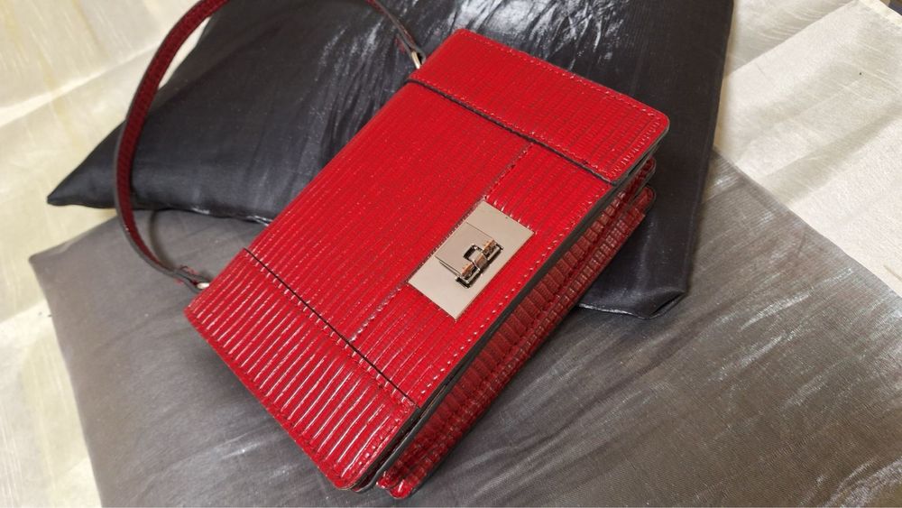 НОВА официална дамска кожена чанта червена