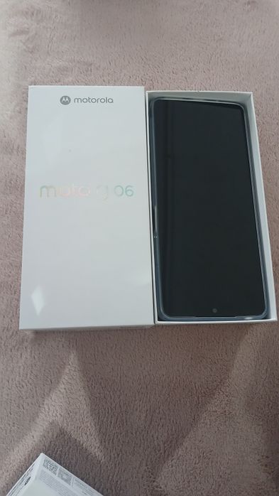 Vand 4 telefoane moto g06 noi