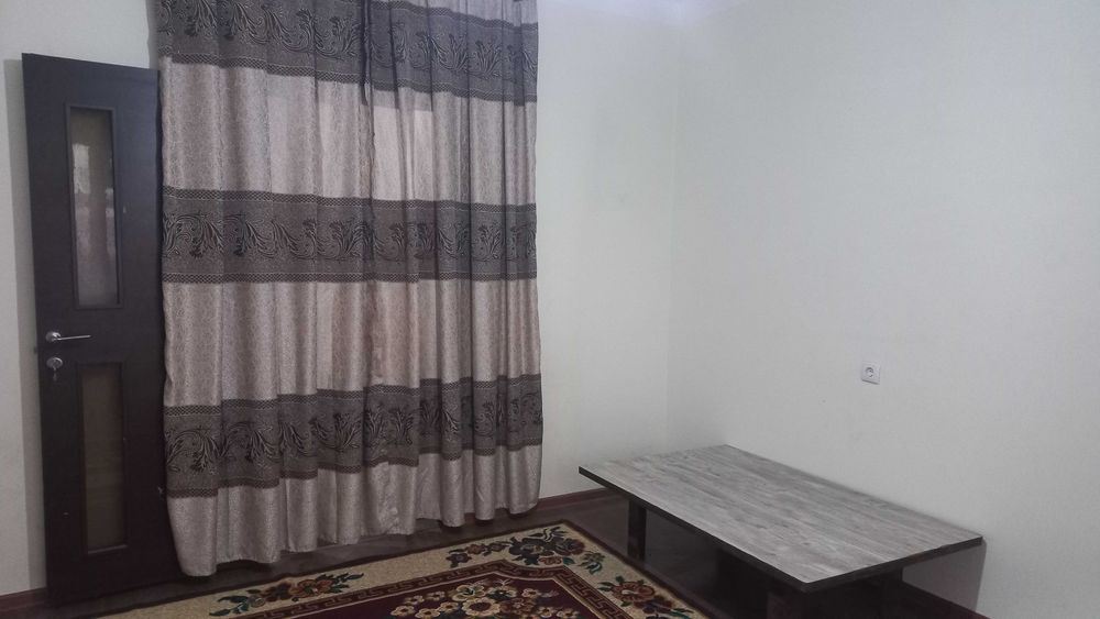 Yashil bozorga yaqin joydan xonadon ijaraga beriladi