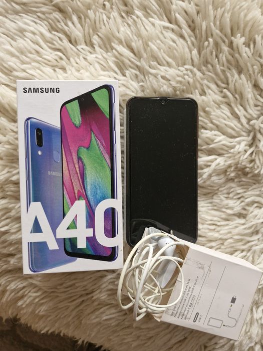 Samsung A 40 телефон