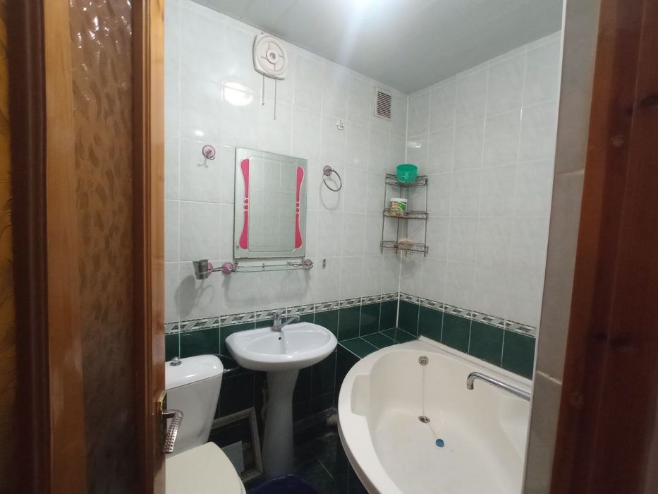 3хоналик 2каватда шарк2,Бурчакда 
2каватда 
4каватлик панельный домдан