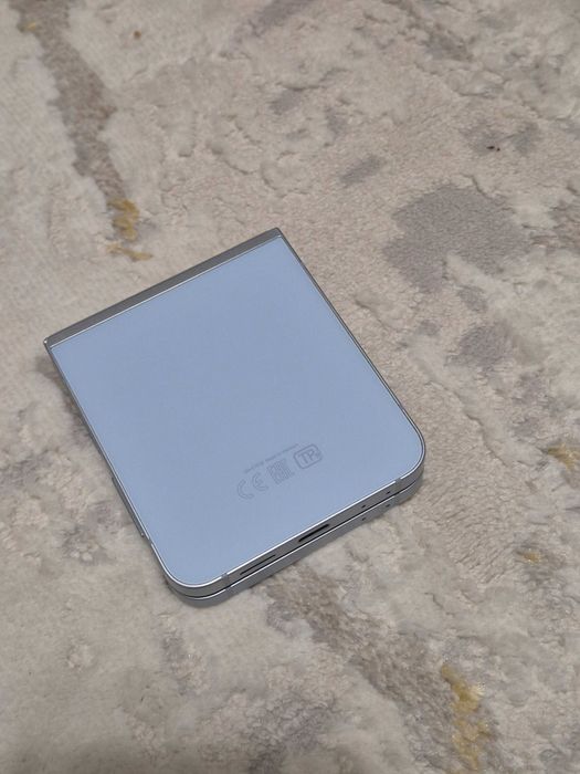 Продам Samsung Z Flip 6 512 gb blue