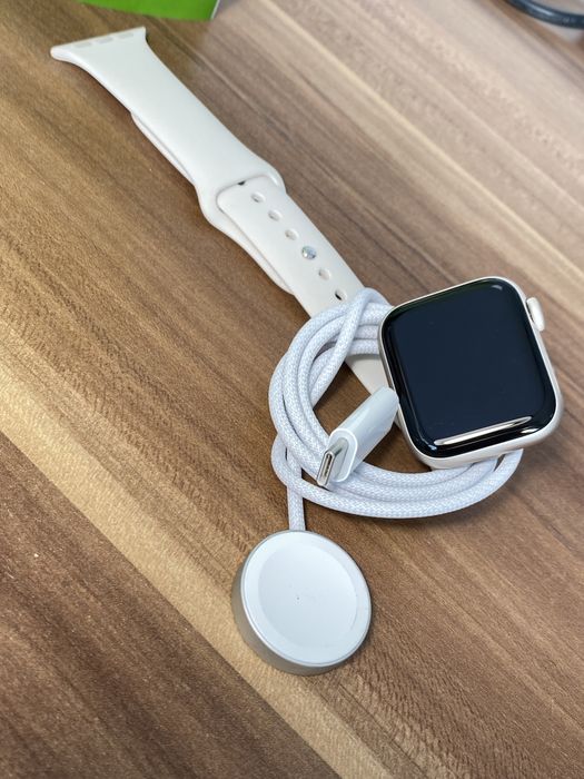 Apple Watch Seria SE 3 / 40 mm / GPS / Gold/ Black |