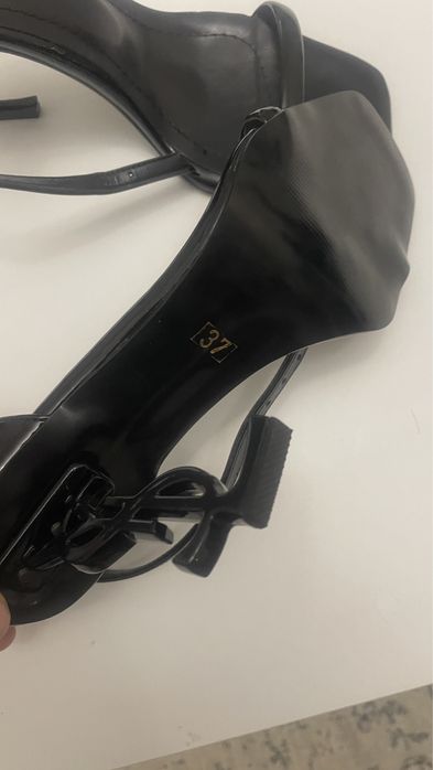 Сандали Yves Saint Laurent