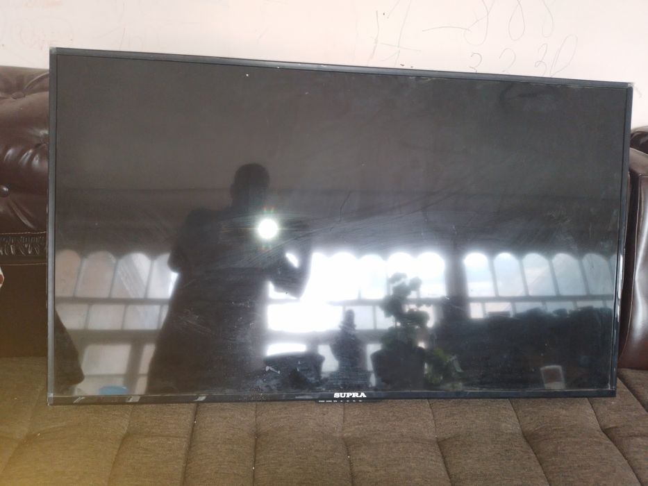 Смарт Телевизор Supra 55 требует ремонта плату надо поменять .