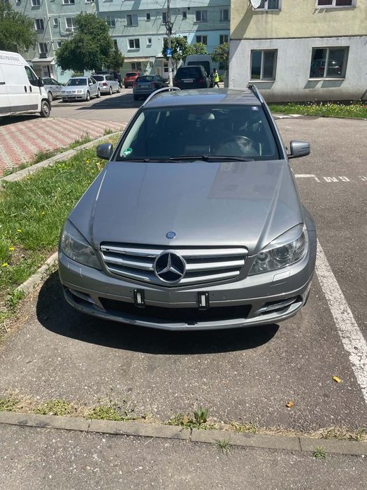 Vând Mercedes C220