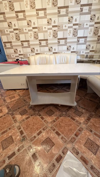 Угловой стол табуретка