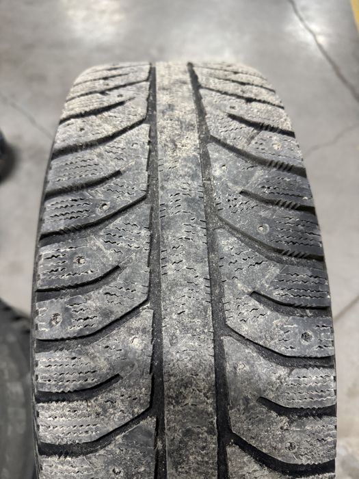 Зимние шины с дисками 195/65/15