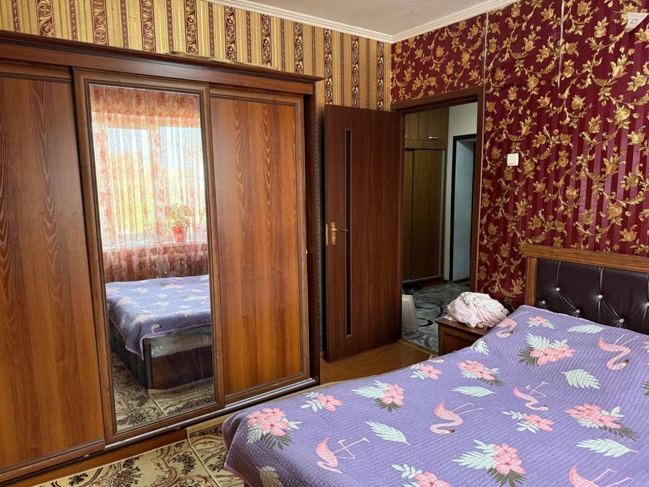 Чирчик шахрининг 9 кичик нохиясида 2 хонали квартира сотилади