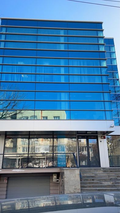 Cladire de birouri de vanzare !