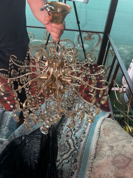 Продается люстра