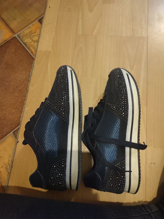 Vând Papuci  in stare buna   ,mărimea 38