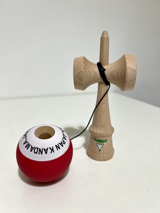 Kendama Japan - Bila cu Rubber Grip (Asemanatoare cu Krom)