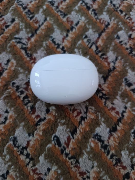Продам наушники realme techlife buds