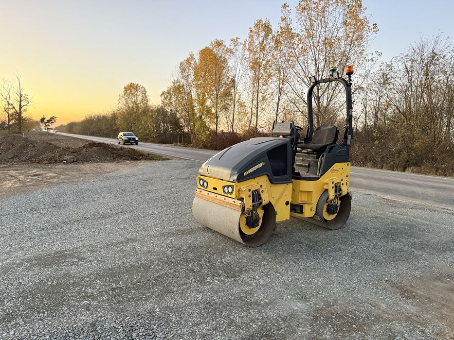Închiriez utilaje : Bobcat,Miniexcavator, Buldoexcavator , Compactor!