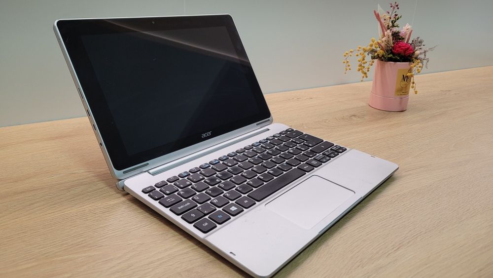 OFERTA DOAR SAPTAMANA ASTA ! 500 lei ! Laptop 2 in 1 Acer Aspire Swit