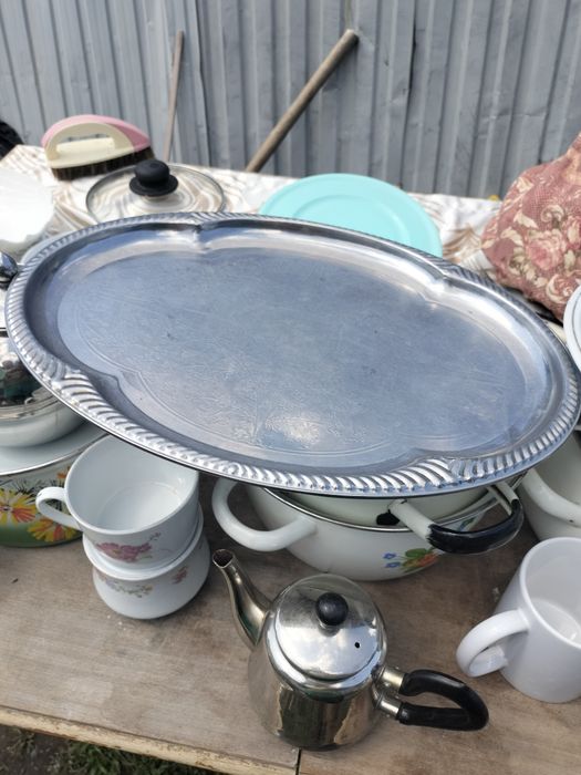 Продам кастрюли и чайник