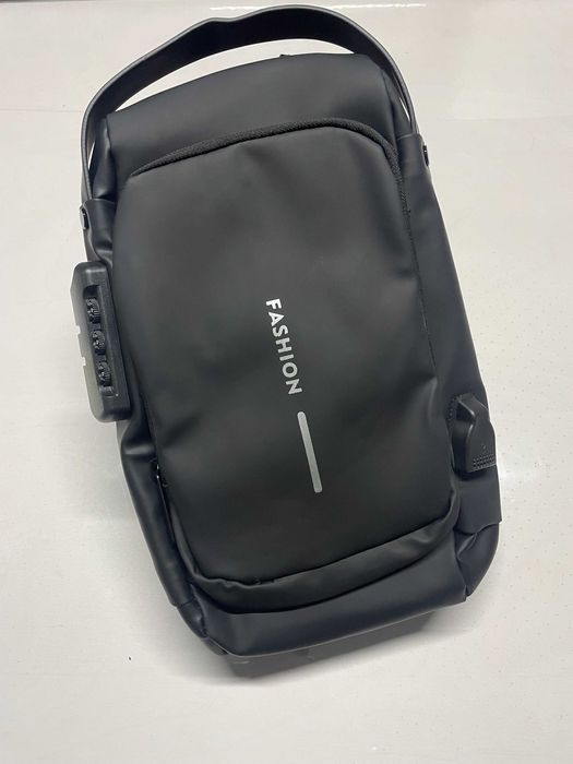 Чанта за през рамо с USB поддръжка за зареждане