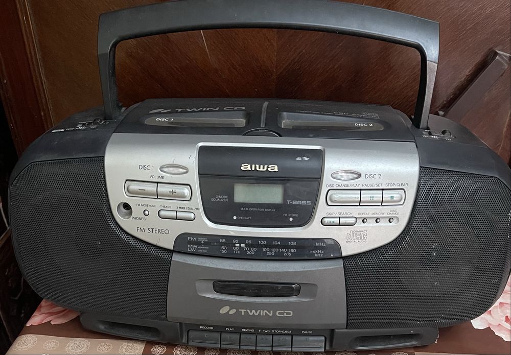 Radio/Casetefon cu CD.