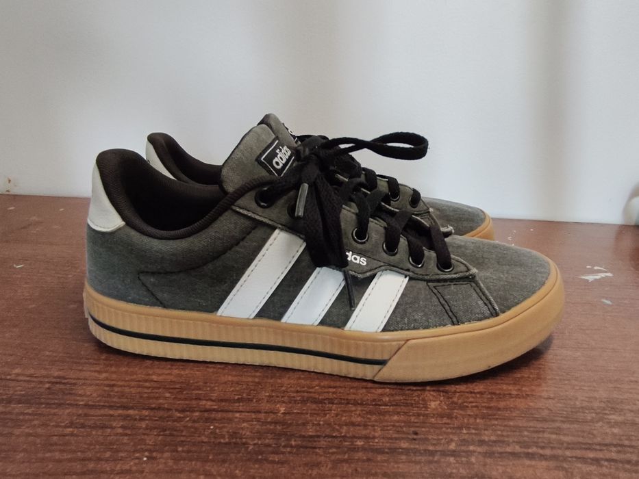 Кроссовки фирмы Adidas