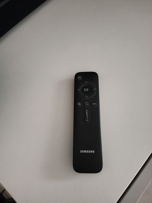 Vând aspirator robot Samsung VR05R 5050WK/OL