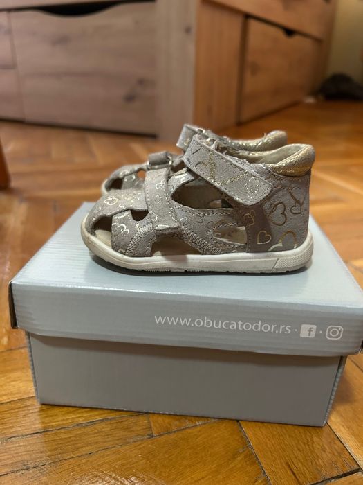 Сандали за момиче