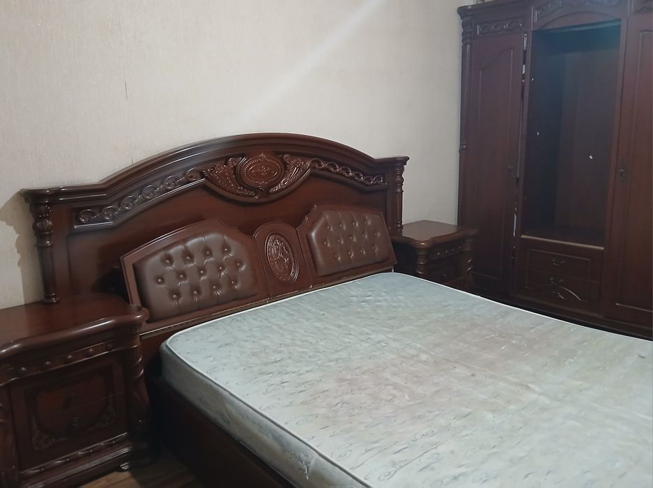 Продам спальный гарнитур