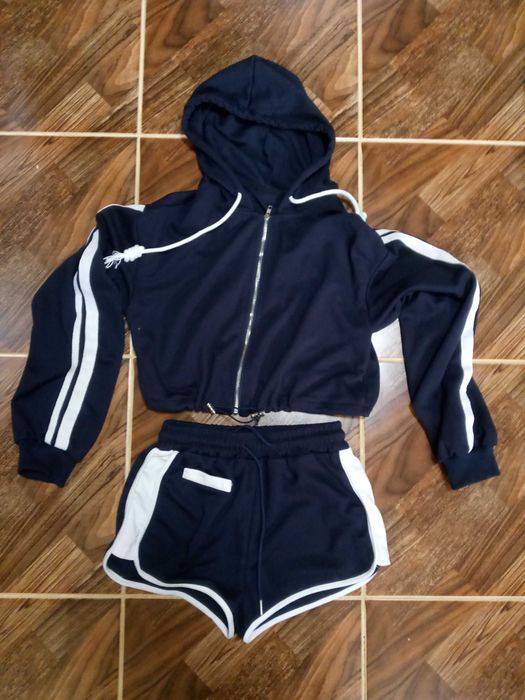 Удобная одежда в отличном состоянии S-M размер 50 тыс 1шт