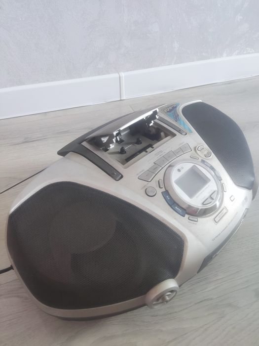 Магнитофон кассетный