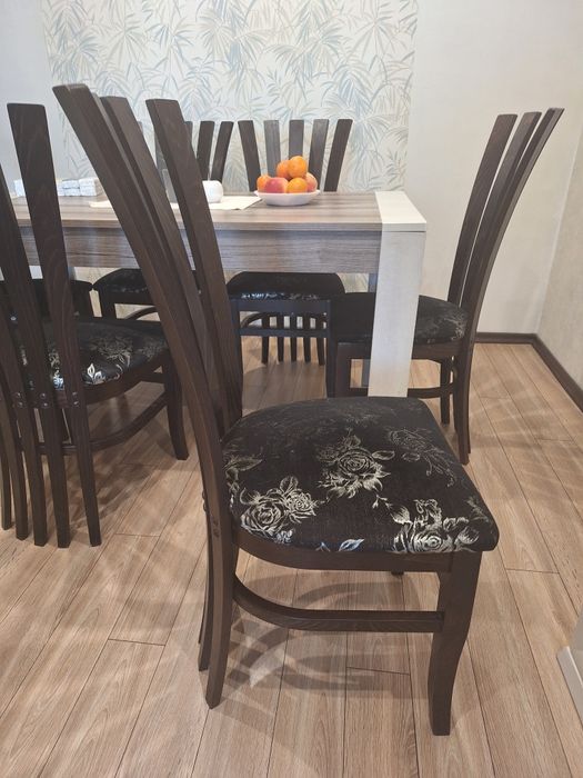 Продавам столове комплект 6 бр.