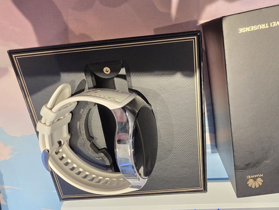 Продавам часовник Huawei watch 5