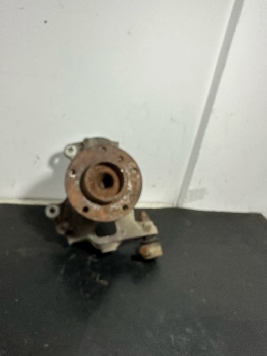 Fuzeta dreapta fata BMW Seria 5 E60 E61 520d 525d 530d 6760954R 535d