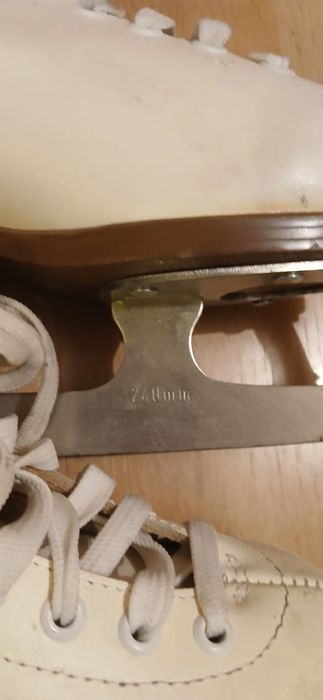 Коньки взрослые кожаные