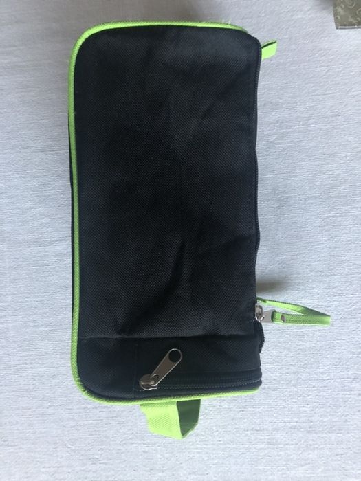 Електрическа четка за зъби oral b/Несесери