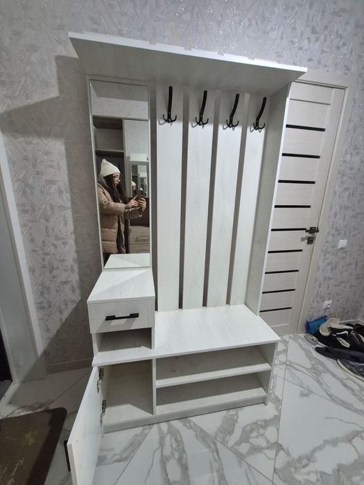 Продам Прихожую Вешалку