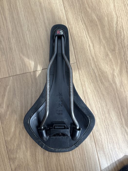 Sa bicicleta sosea Fizik Antares R5