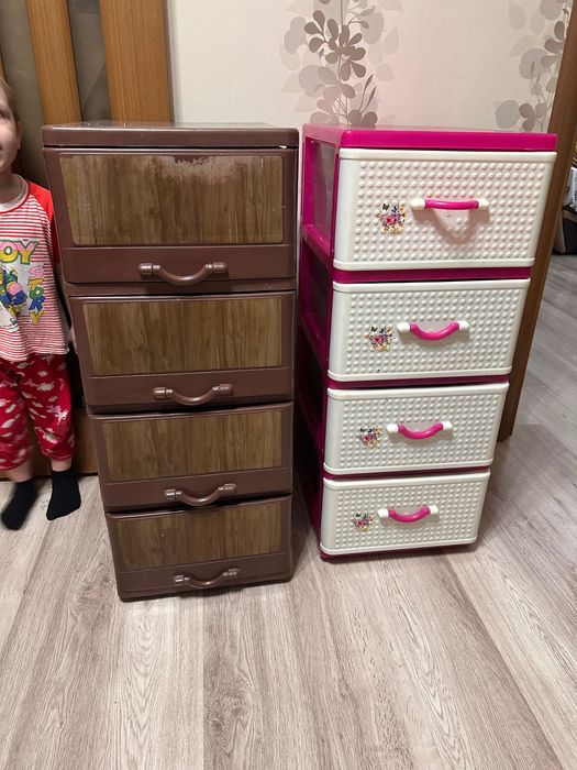 Комод пластиковый на колесах