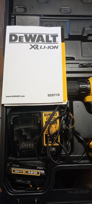 Винтоверт Dewalt DCD710C2