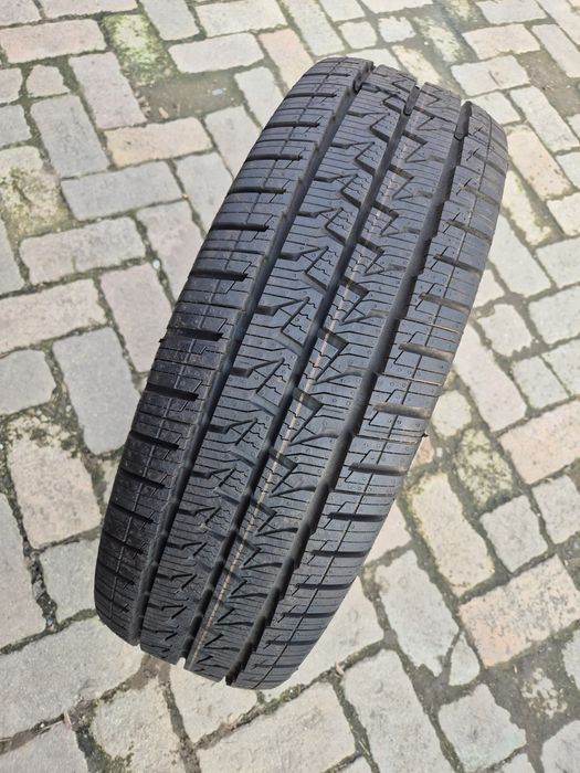 O bucată 225/75 R16C M+S iarnă - una Michelin Continental