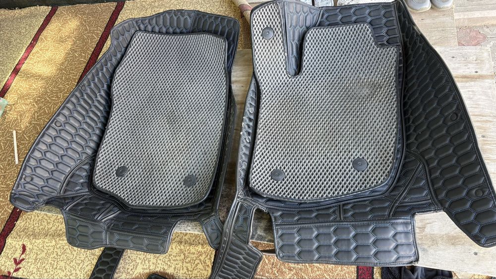Продам 3 д полики Toyota Rav 4