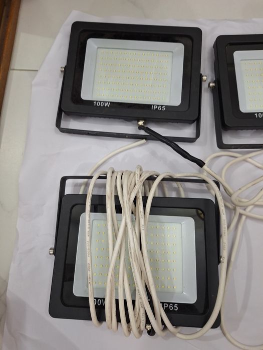 Proiectorul LED 100W Grad de protectie, de IP65