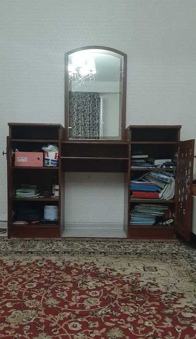 Продам комод и трюмо с зеркалом