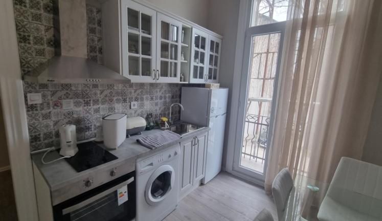 Дава се под наем Къща в Пловдив, Център - 90 кв.м за 1200 € - Снимка #2