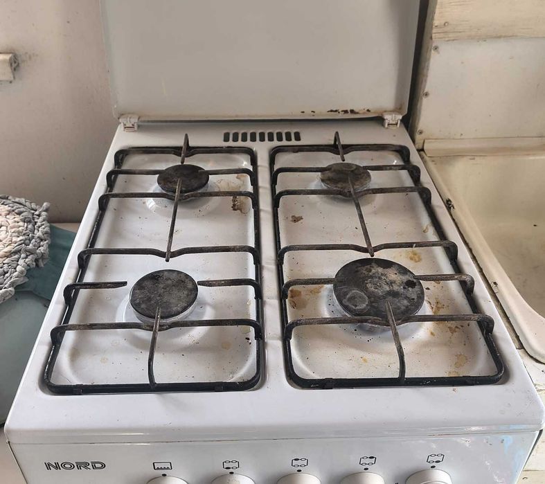 Газовая плита с духовкой