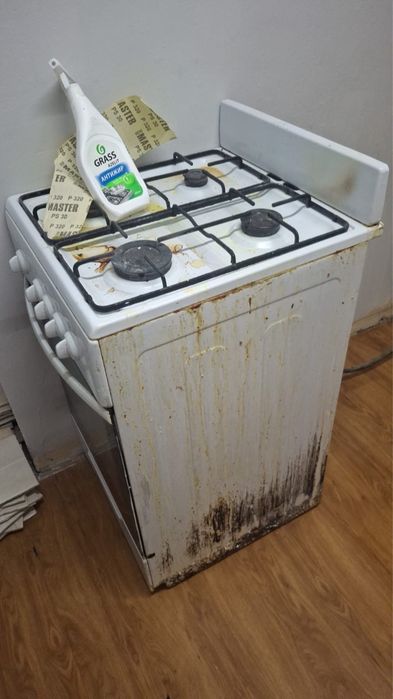 Продам кресла офисные, компьютерные столы, и диванчик