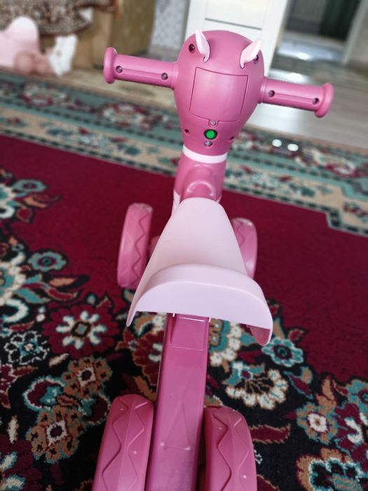 Продам беговел толокар