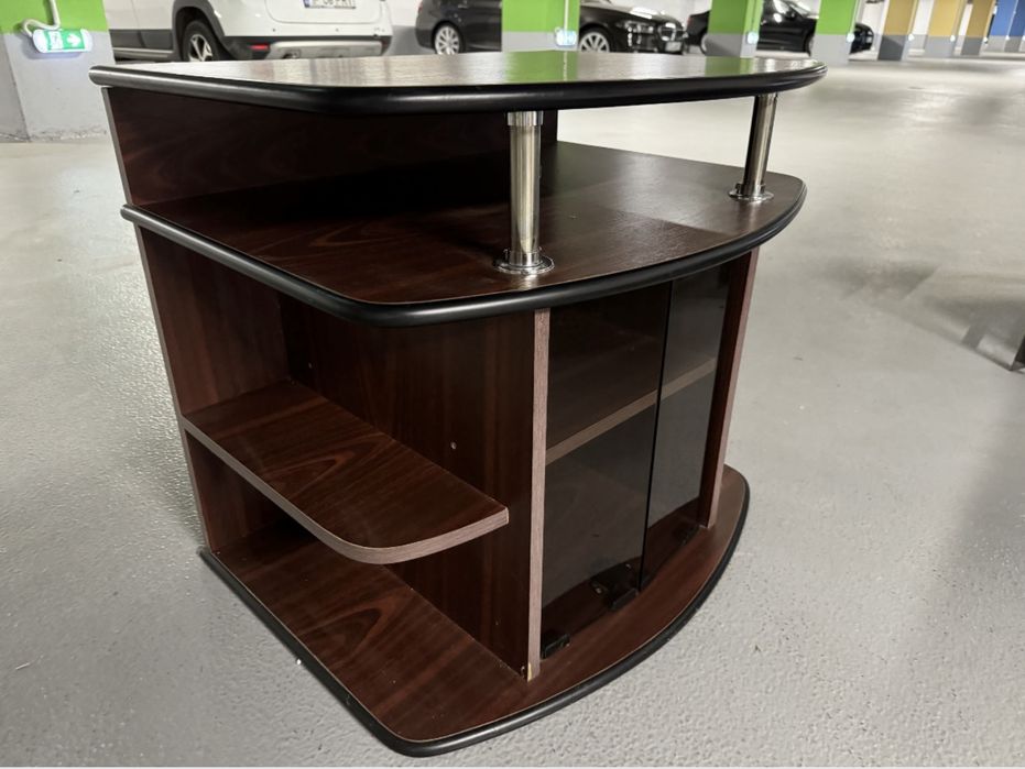 Comoda cu rafturi si usi de sticla