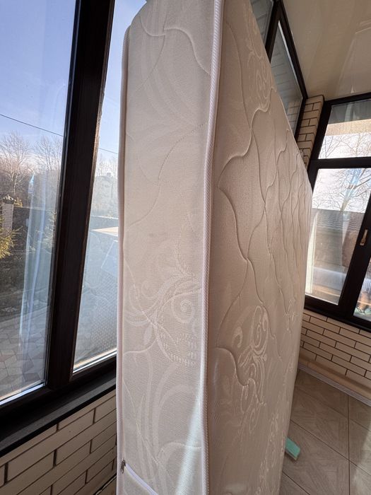 Продам матрас 180-200