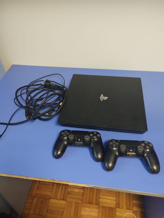 Playstation 4 pro ,proaspăt curatat+fifa 22 și fc 24